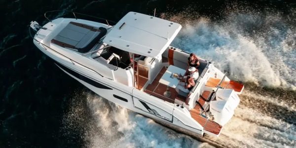 Choisir le bateau bénéteau à moteur qui vous correspond