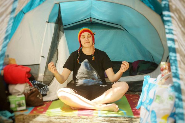 Comment organiser un camping pour une retraite de yoga en pleine nature?